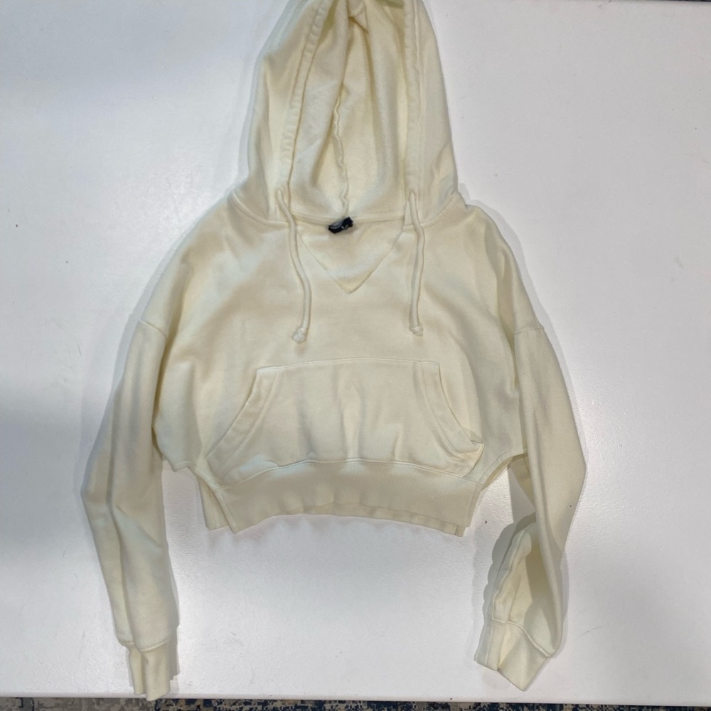 cream pacsun cropped sweatshirt!